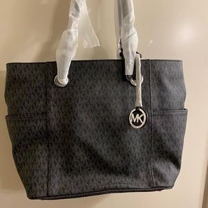 Micheal Kors purse